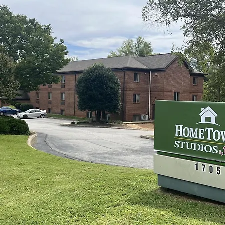 Hometowne Studios And Suites By Red Roof Greensboro